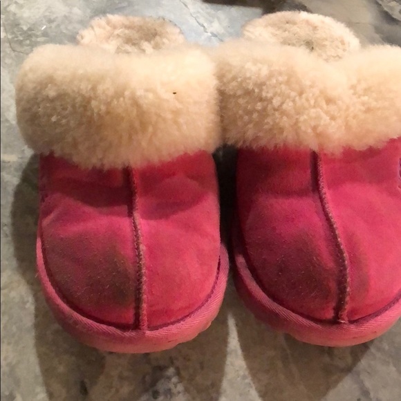 UGG pink slippers size 5 💖 - Picture 1 of 4